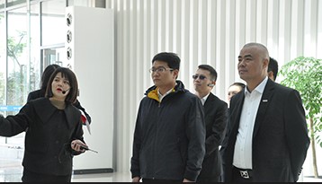 熱烈歡迎樟樹(shù)市人民政府市長(zhǎng)尹志來(lái)一行蒞臨我司考察指導(dǎo)工作